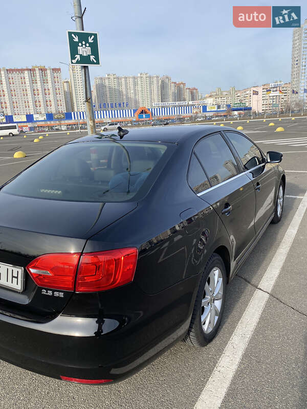 Седан Volkswagen Jetta 2012 в Києві