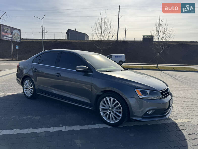 Седан Volkswagen Jetta 2015 в 