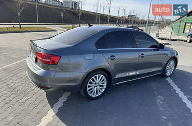 Седан Volkswagen Jetta 2015 в 