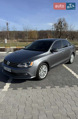 Седан Volkswagen Jetta 2015 в 