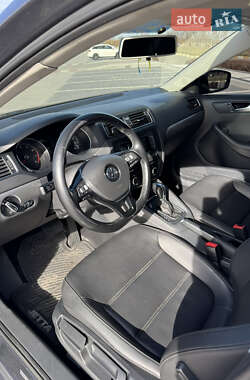Седан Volkswagen Jetta 2015 в 