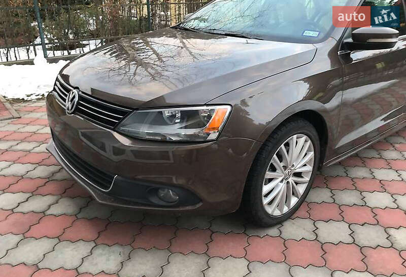 Седан Volkswagen Jetta 2014 в Львові