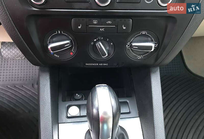 Седан Volkswagen Jetta 2014 в Львові
