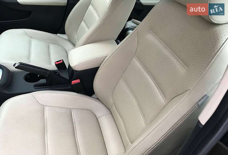 Седан Volkswagen Jetta 2014 в Львові