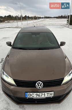 Седан Volkswagen Jetta 2013 в 