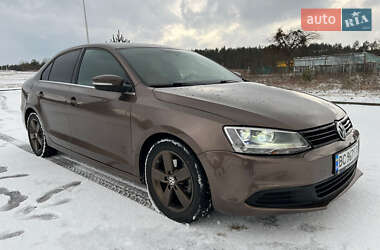 Седан Volkswagen Jetta 2013 в 