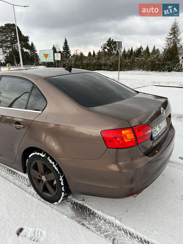 Седан Volkswagen Jetta 2013 в Львові фото 12 Седан Volkswagen Jetta 2013 в Львові