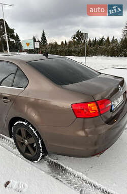 Седан Volkswagen Jetta 2013 в 
