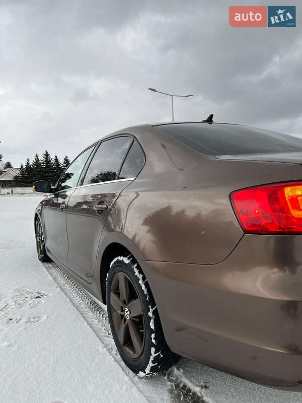 Седан Volkswagen Jetta 2013 в Львові фото 15 Седан Volkswagen Jetta 2013 в Львові