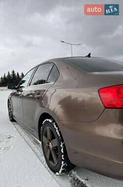 Седан Volkswagen Jetta 2013 в 