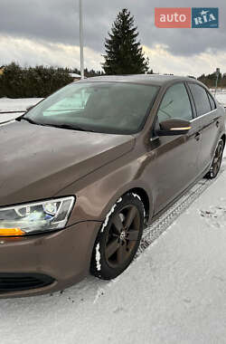 Седан Volkswagen Jetta 2013 в 