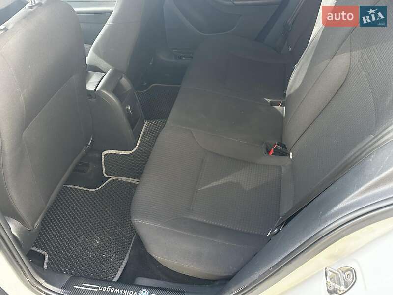 Седан Volkswagen Jetta 2015 в Чернівцях