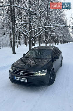 Седан Volkswagen Jetta 2015 в 