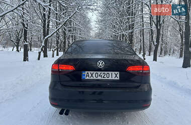 Седан Volkswagen Jetta 2015 в 