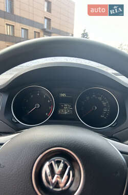 Седан Volkswagen Jetta 2015 в 