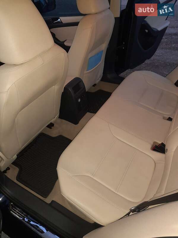 Седан Volkswagen Jetta 2011 в Еланце