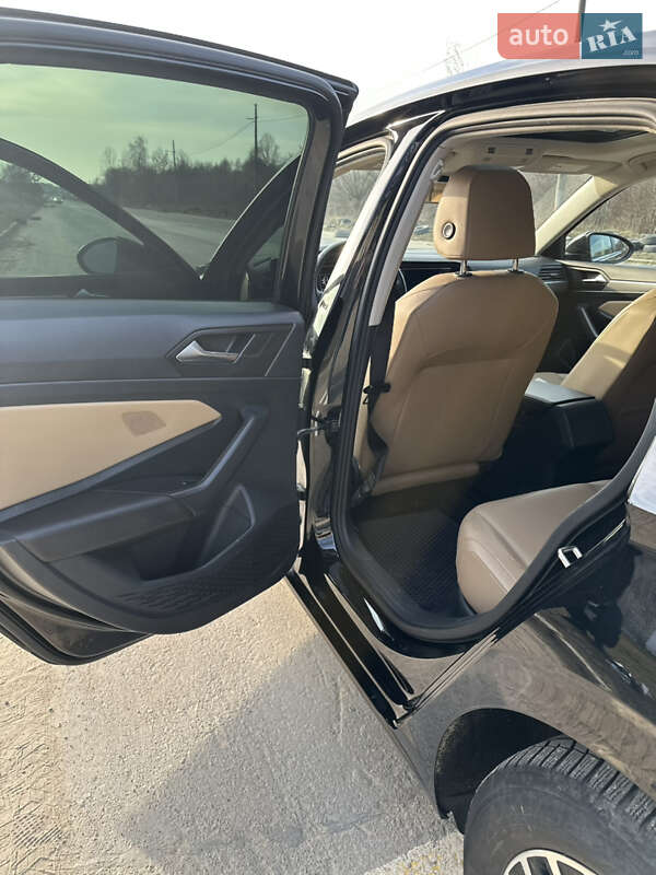 Седан Volkswagen Jetta 2018 в Львові