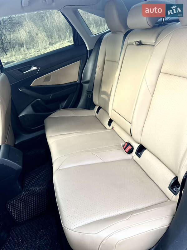 Седан Volkswagen Jetta 2018 в Львові