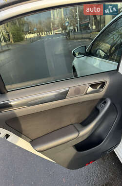 Седан Volkswagen Jetta 2016 в 
