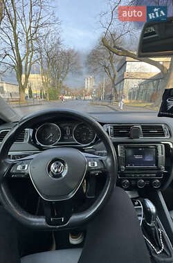 Седан Volkswagen Jetta 2016 в 