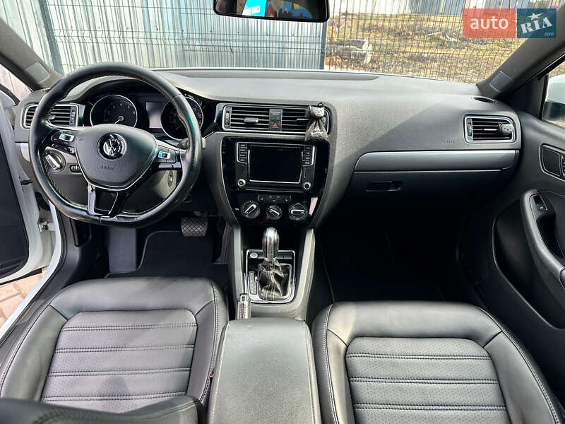 Седан Volkswagen Jetta 2015 в Царичанке