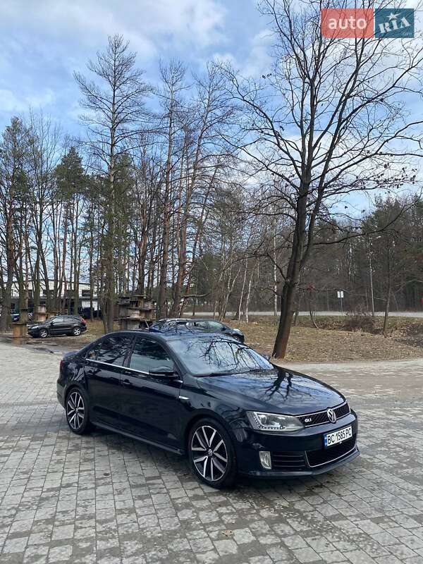 Седан Volkswagen Jetta 2012 в Львові