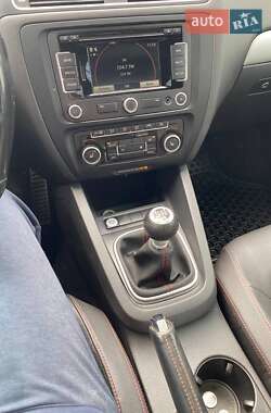 Седан Volkswagen Jetta 2012 в 