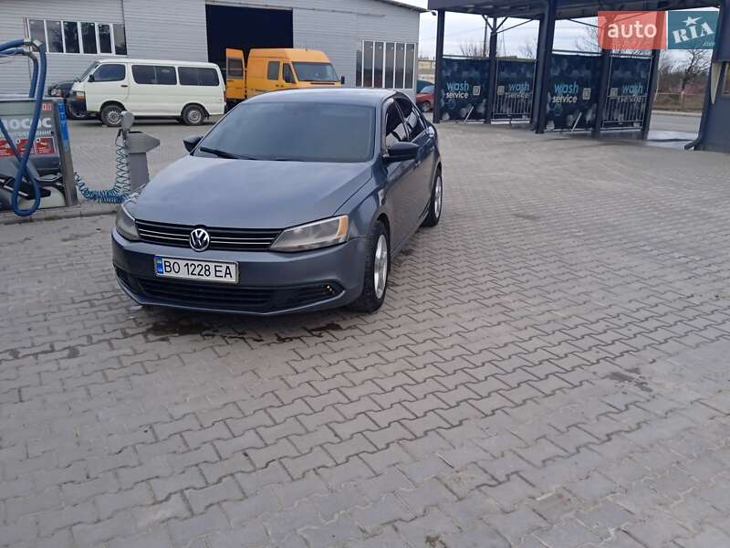 Седан Volkswagen Jetta 2012 в Ланівці