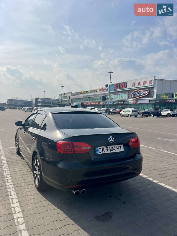 Седан Volkswagen Jetta 2012 в Киеве