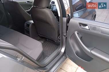 Седан Volkswagen Jetta 2013 в 