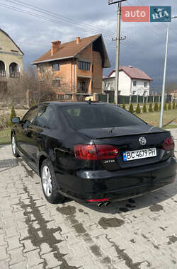 Седан Volkswagen Jetta 2012 в 