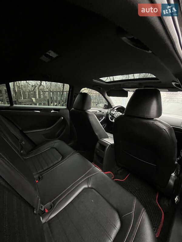 Седан Volkswagen Jetta 2014 в Першотравенске