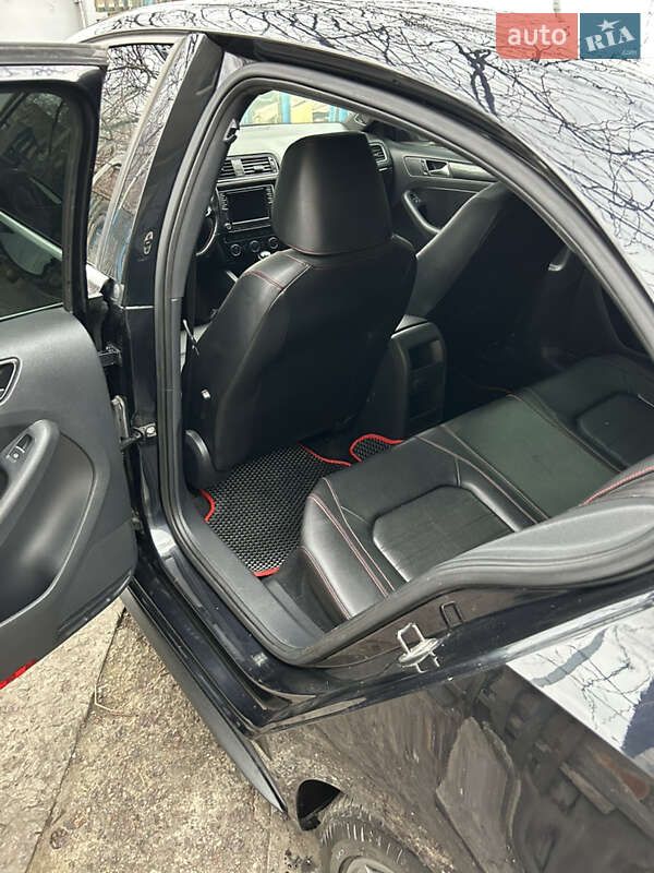 Седан Volkswagen Jetta 2014 в Першотравенске