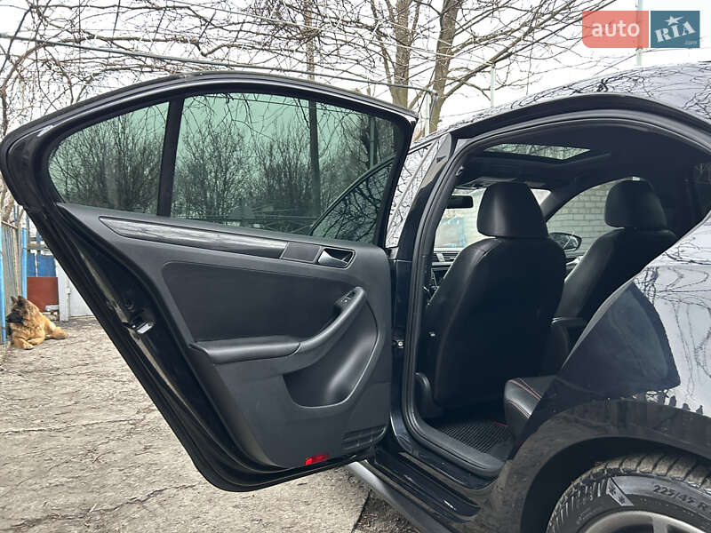 Седан Volkswagen Jetta 2014 в Першотравенске