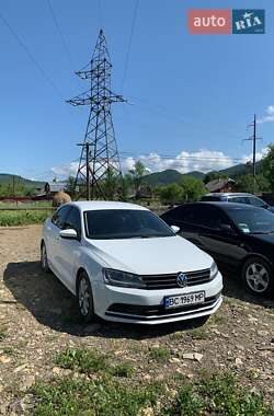 Седан Volkswagen Jetta 2016 в Львові