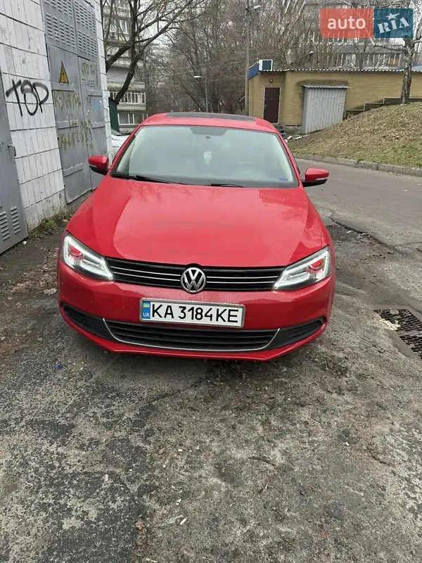 Седан Volkswagen Jetta 2013 в 