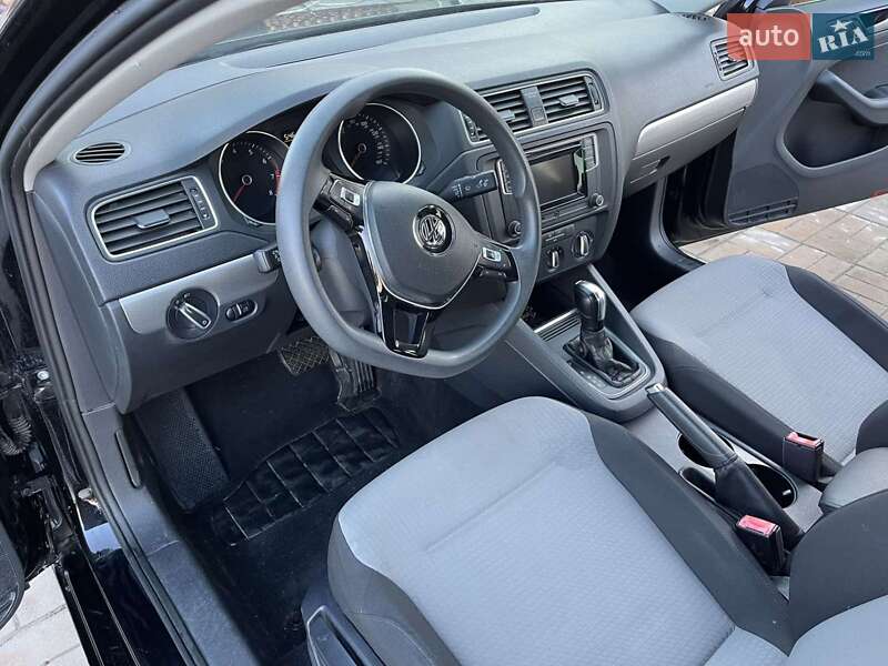 Седан Volkswagen Jetta 2017 в Львове