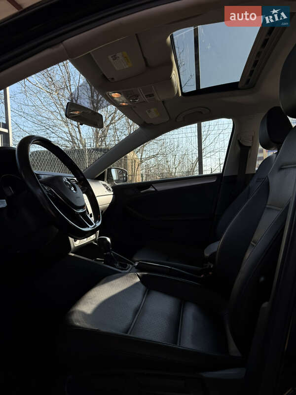 Седан Volkswagen Jetta 2017 в Хмельницком
