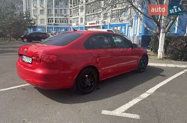 Седан Volkswagen Jetta 2013 в 