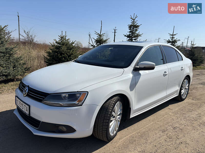 Седан Volkswagen Jetta 2014 в Львові