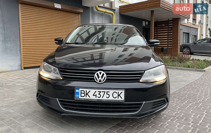 Седан Volkswagen Jetta 2014 в 