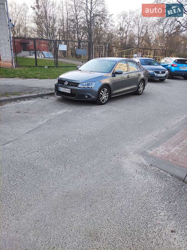 Седан Volkswagen Jetta 2012 в Львове