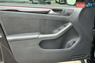 Седан Volkswagen Jetta 2015 в 