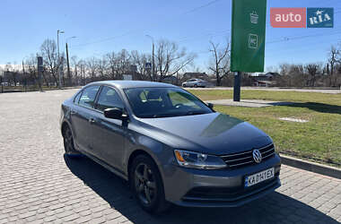 Седан Volkswagen Jetta 2016 в 