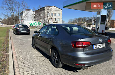 Седан Volkswagen Jetta 2016 в 