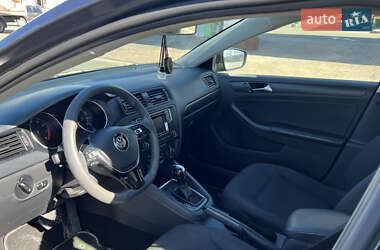 Седан Volkswagen Jetta 2016 в 