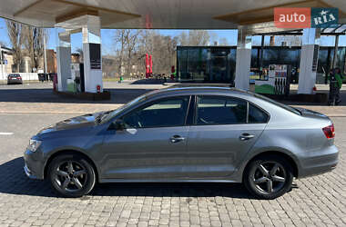 Седан Volkswagen Jetta 2016 в 