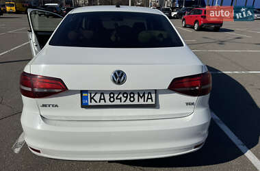 Седан Volkswagen Jetta 2016 в 