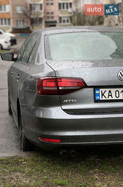 Седан Volkswagen Jetta 2016 в 
