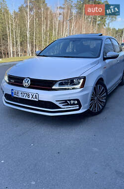Седан Volkswagen Jetta 2016 в 